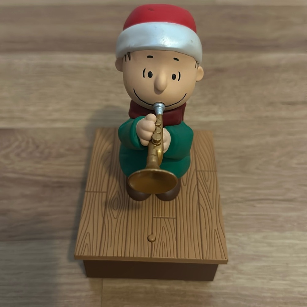 Hallmark Peanuts Linus Wireless Band Christmas